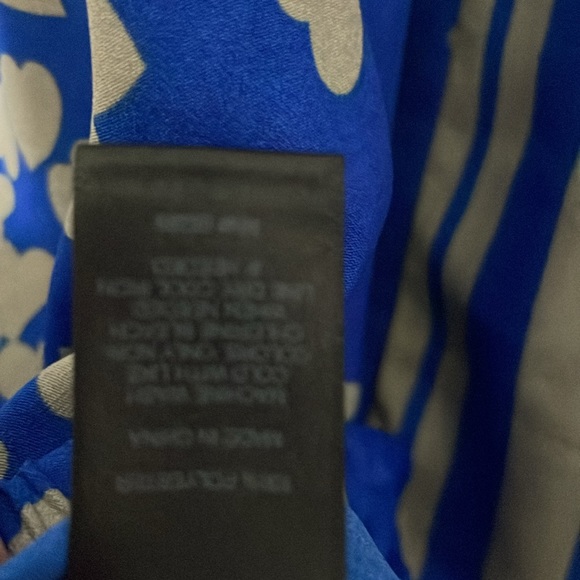 Women’s size small blue and gray Express blouse with hearts - Picture 7 of 10